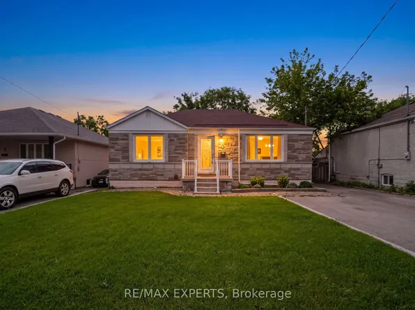 8 Palamar Rd, Toronto, ON M3M 1L1
