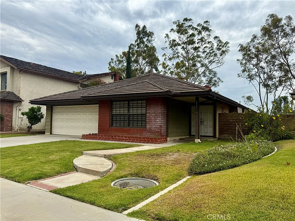 3 bed, 1912 sqft, $4,300 — Photo 1