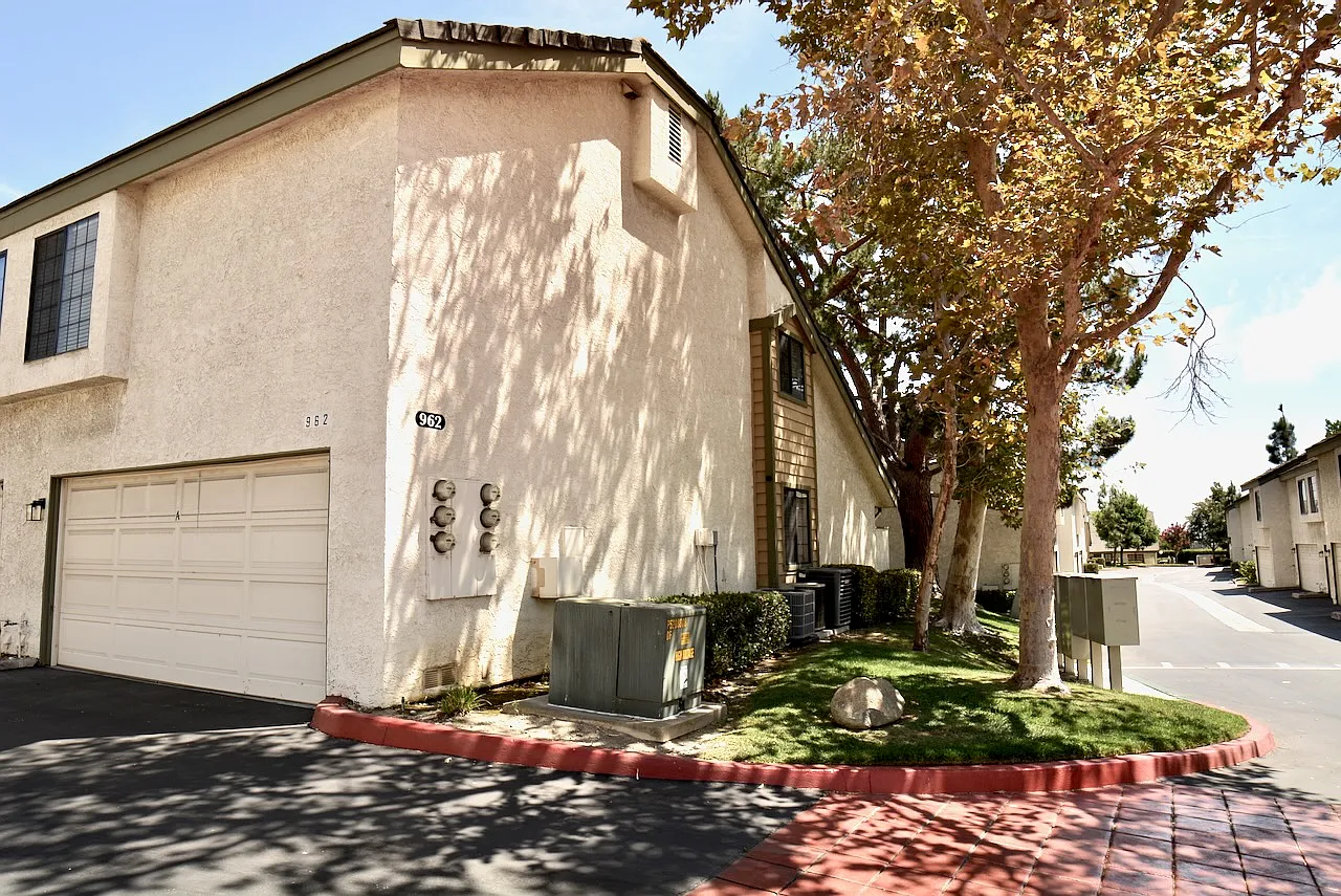 2 bed, 2.5 bath, 1120 sqft, $2,600 — Photo 1