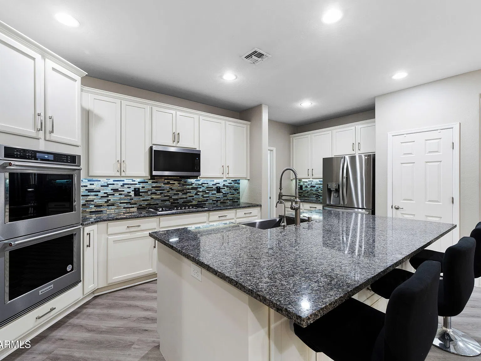3 bed, 2.0 bath, 1843 sqft, $3,000 — Photo 4