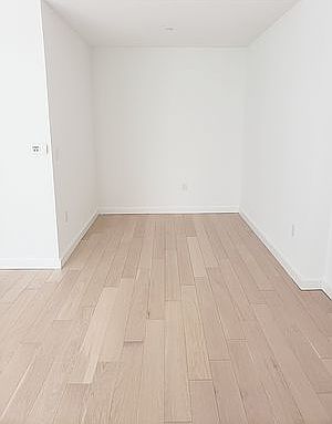 4th image of 535 W 43rd St #1D