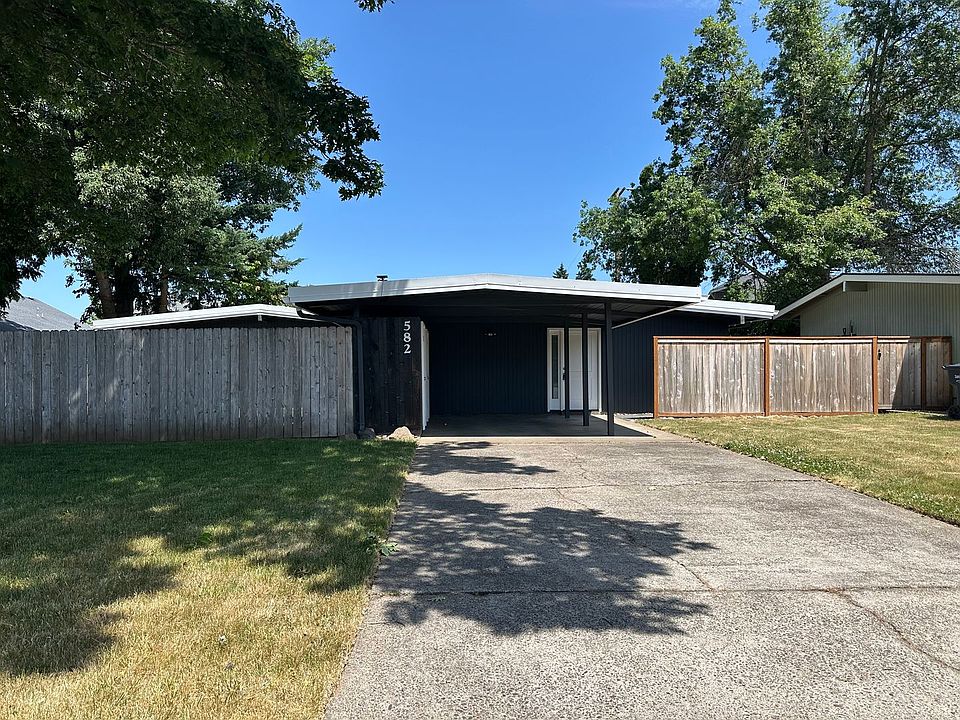 1st image of 582 Cardinal Way