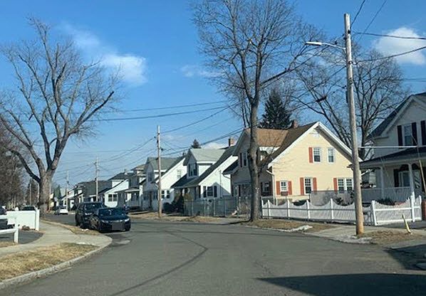 2nd image of 21 Davenport St