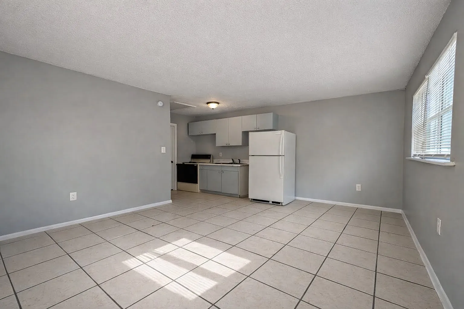 1 bed, 500 sqft, $1,050 — Photo 2