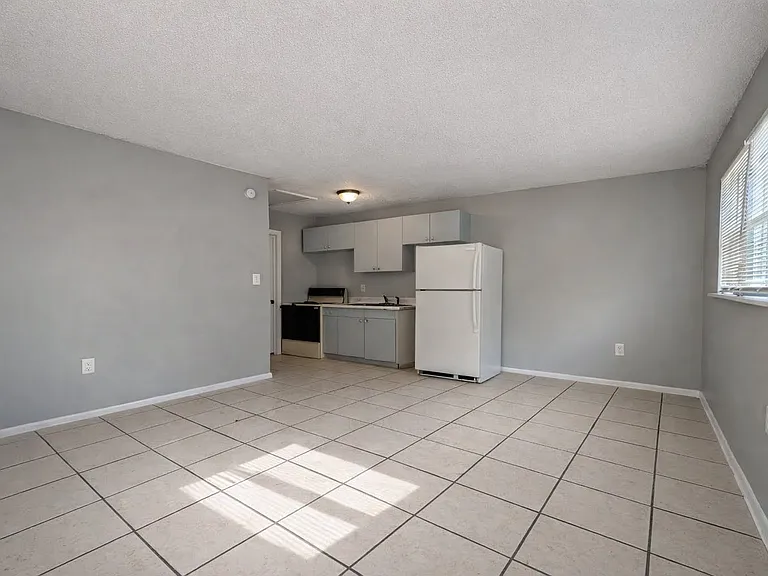 1204 E Chilkoot Ave #A — Photo 2