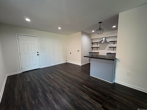 3rd image of 12467-69 Warfield Ave