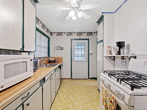 3rd image of 136 Irving St