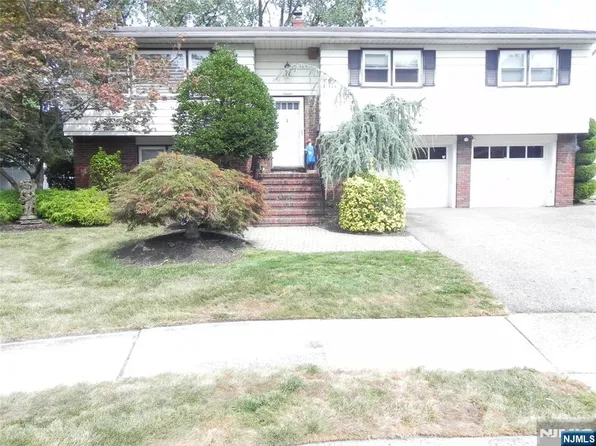 16 Elizabeth Ct, Little Ferry, NJ 07643