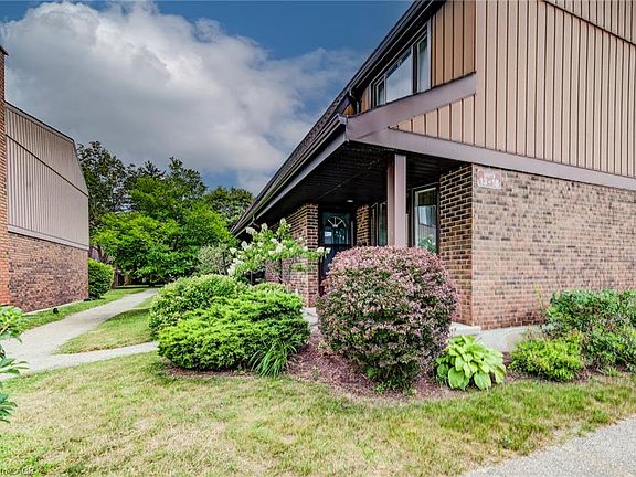 2nd image of 285 Sandowne Dr #15