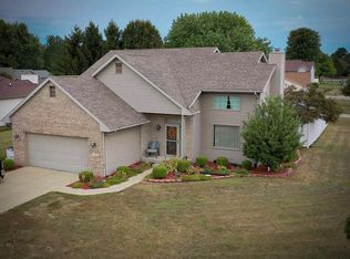 4726 Fox Ridge Ct, Columbus, IN 47203