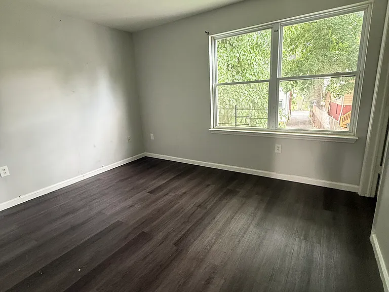 79 Osborne Pl #1B — Photo 2