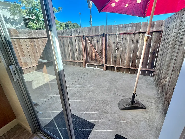 202 E J St #6 — Photo 9