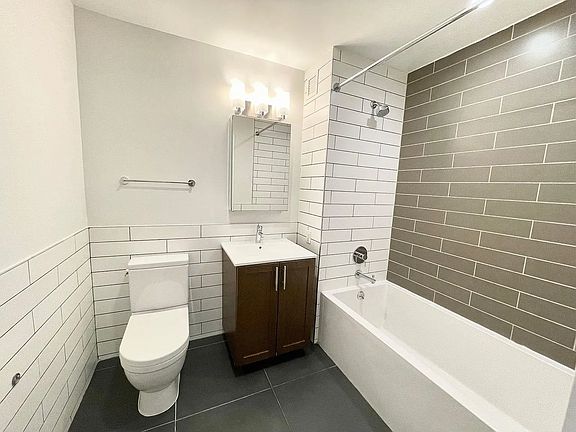 4th image of 490 Myrtle Ave APT 3K