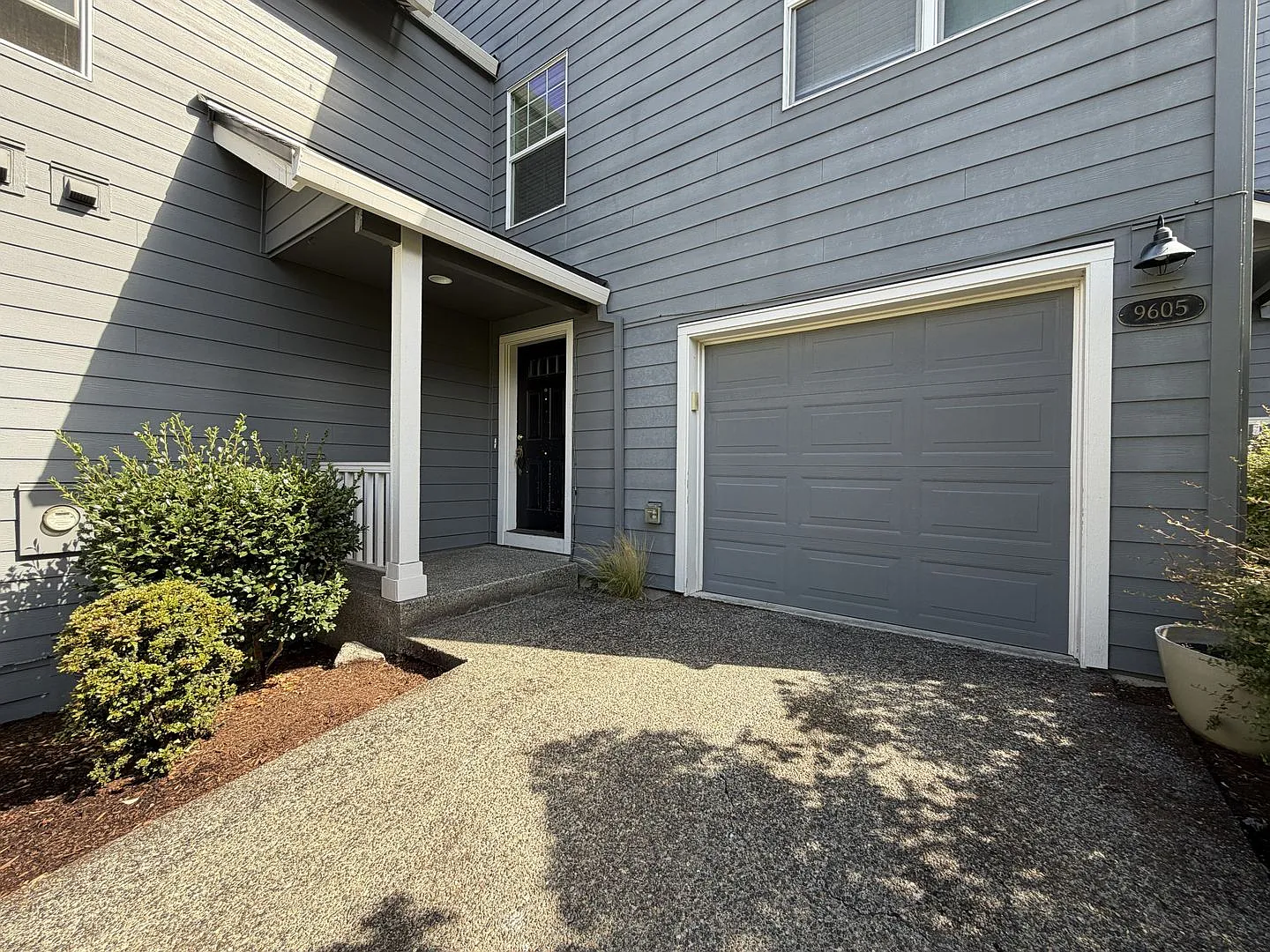 Bright Cedar Mill Townhome-Style Home with Vaulted Living Room, Skylight, Garage & Modern Kitchen — Photo 3