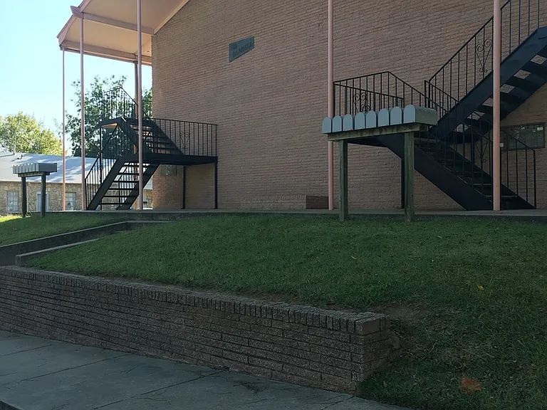 500 N Garfield Ave — Photo 4