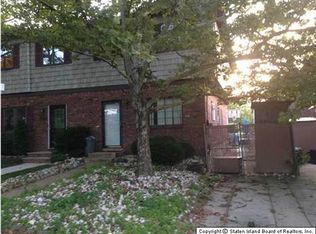 714 Drumgoole Rd W, Staten Island, NY 10312