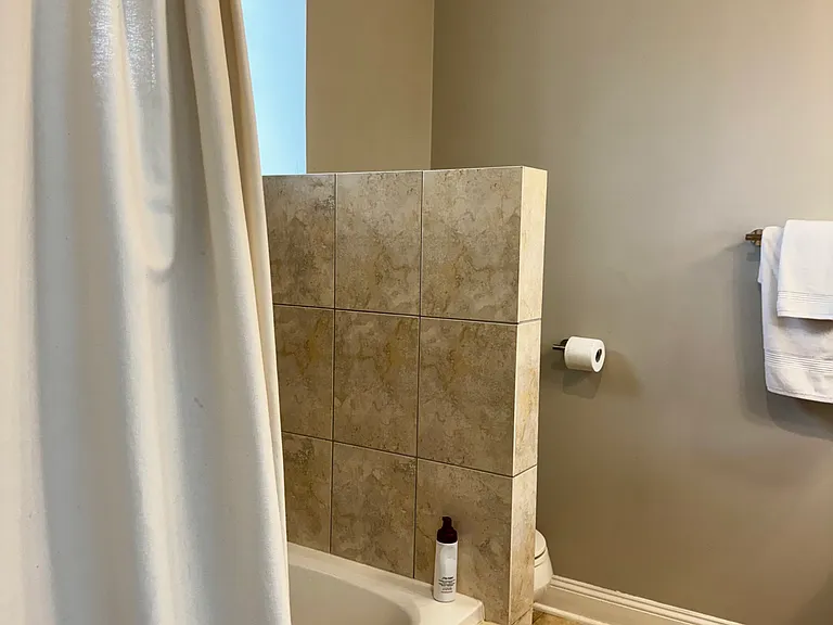 1122 N Oakley Blvd #D — Photo 18