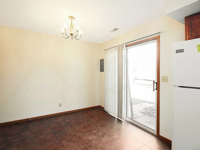 1207 Spurgeon Ct — Photo 4