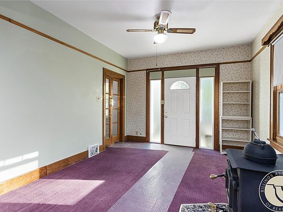 5th image of 131 Burlington Ave