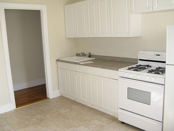 Eat-in Kitchen