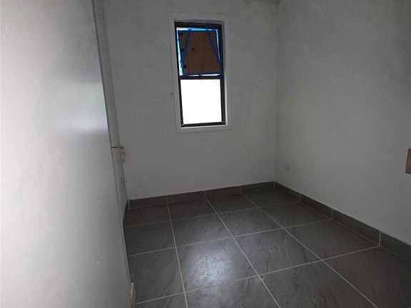3rd image of 810 E 165th St