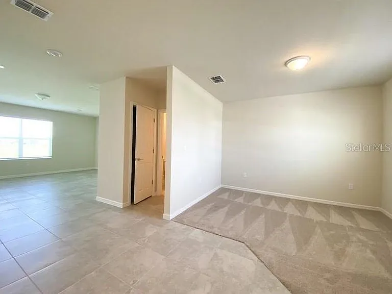 1579 Aspen Ave — Photo 2