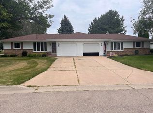 218-220 Lyndhurst Dr, Janesville, WI 53546