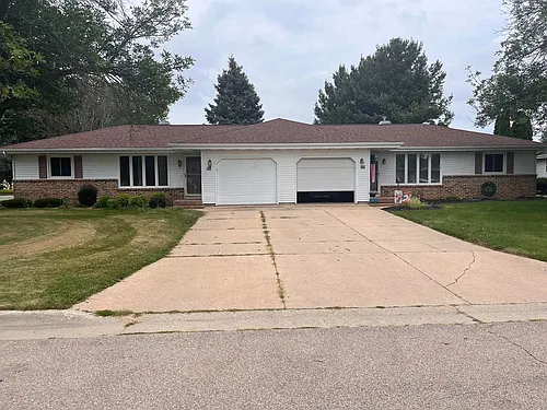 218-220 Lyndhurst Dr Photo 1