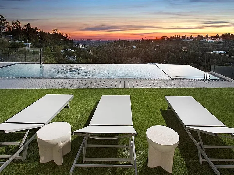 9459 Beverly Crest Dr — Photo 67