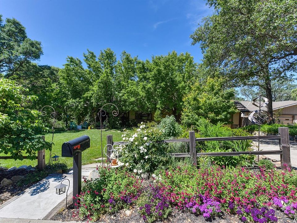1st image of 2602 King Edward Ct
