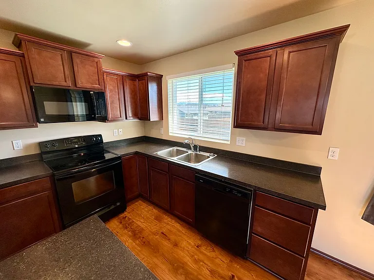 2706 N Susie Ct — Photo 8