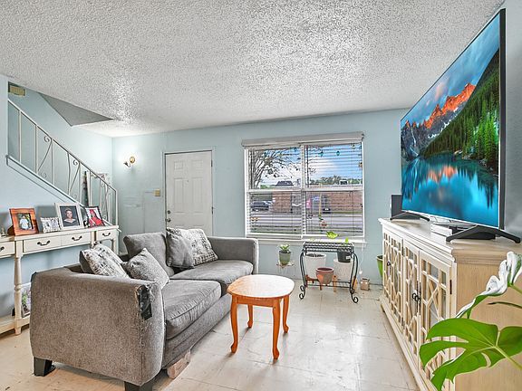2nd image of 925-927 Oblate Dr