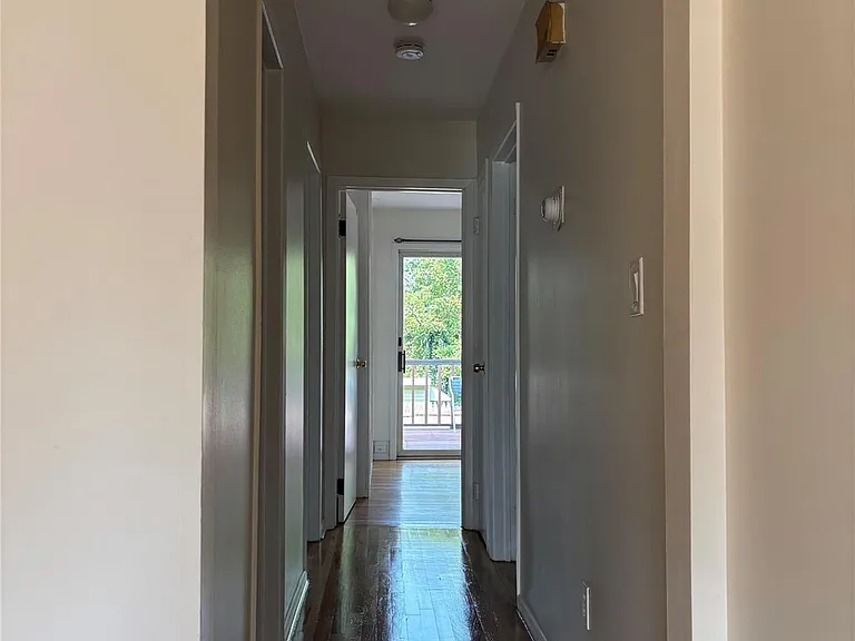 8 Locust St — Photo 8