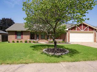 2432 Kingston Rd, Ponca City, OK 74604