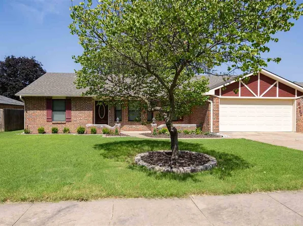 2432 Kingston Rd, Ponca City, OK 74604