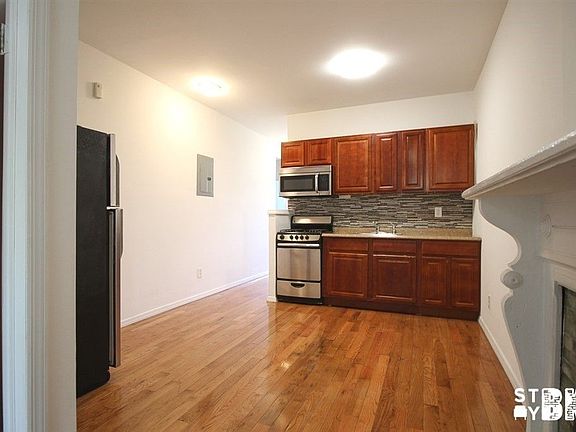 5th image of 278 Halsey St APT 3F