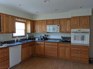 421 Saint Thomas Dr, Toms River, NJ