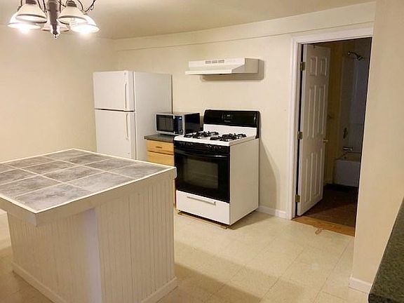 4th image of 173 Elm St APT 2