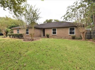 4307 Pine Shadow St, Dickinson, TX 77539