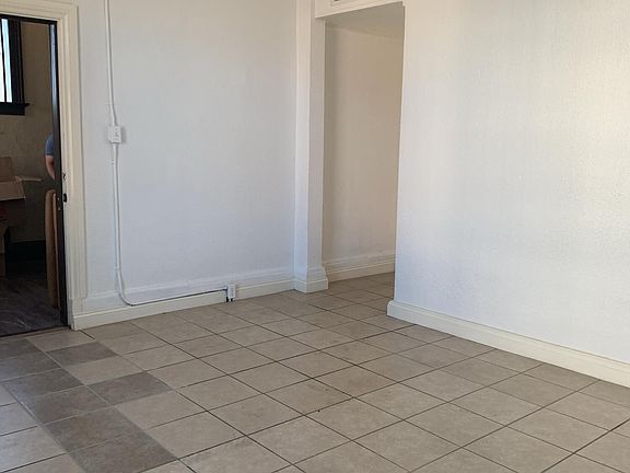3rd image of 709 Noble St #El