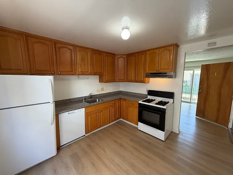 1831 Harrison St #1 — Photo 3