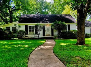 919 E Houston Ave, Crockett, TX 75835