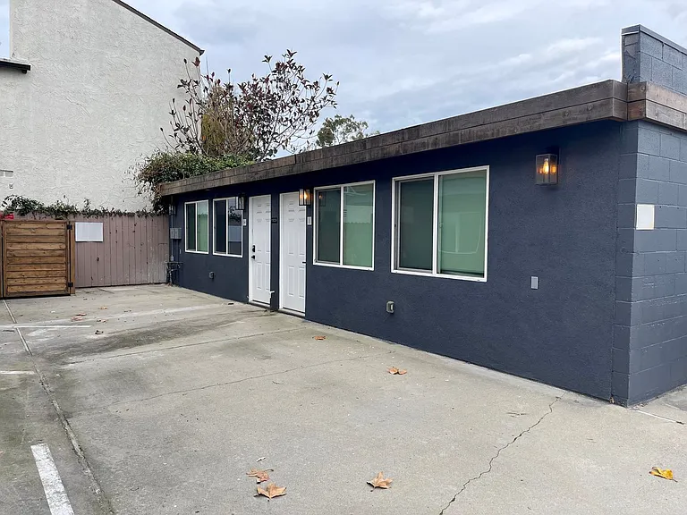 1923 Vanderbilt Ln — Photo 8
