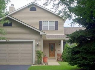 621 Lilac Dr, Algonquin, IL 60102