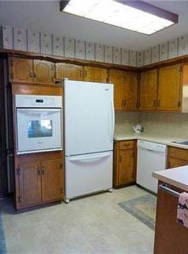 5th image of 8425 W 88th Ter