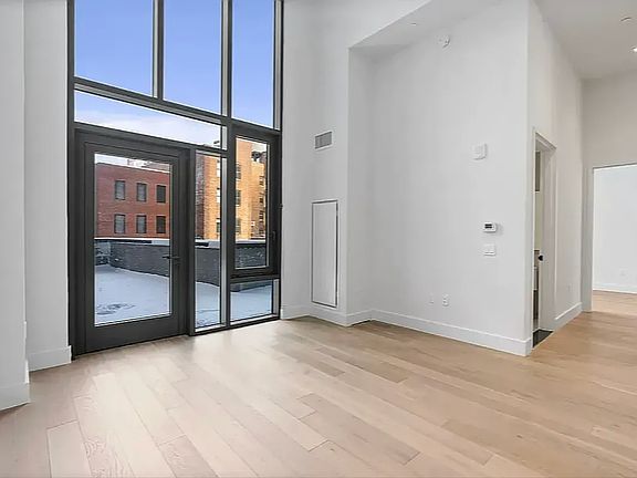 3rd image of 92-27 160th St #300