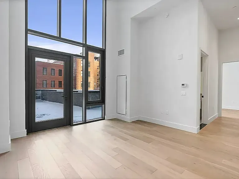 92-27 160th St #300 — Photo 3