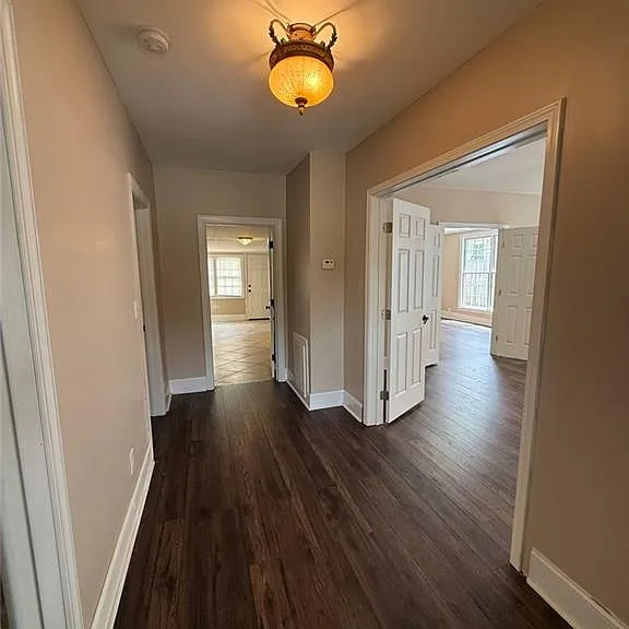1011 Peek St NW — Photo 4