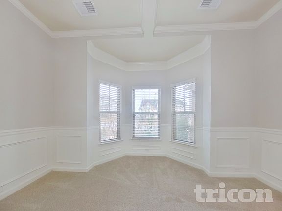 3rd image of 20 Silver Peak Dr
