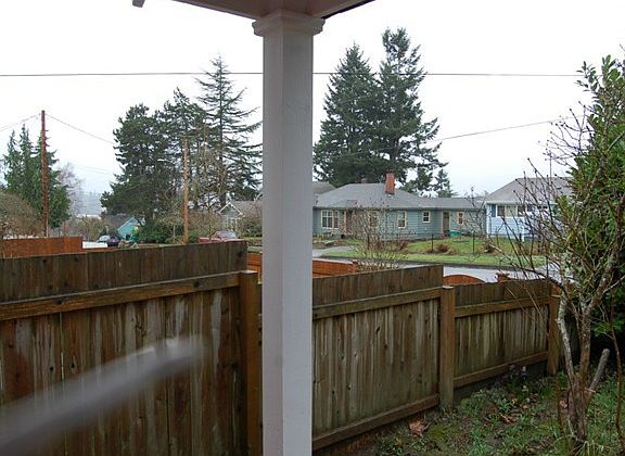 5th image of 818 Eastside St NE